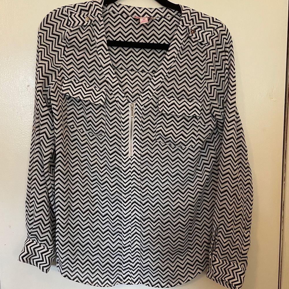 Black and white chevron candie’s top